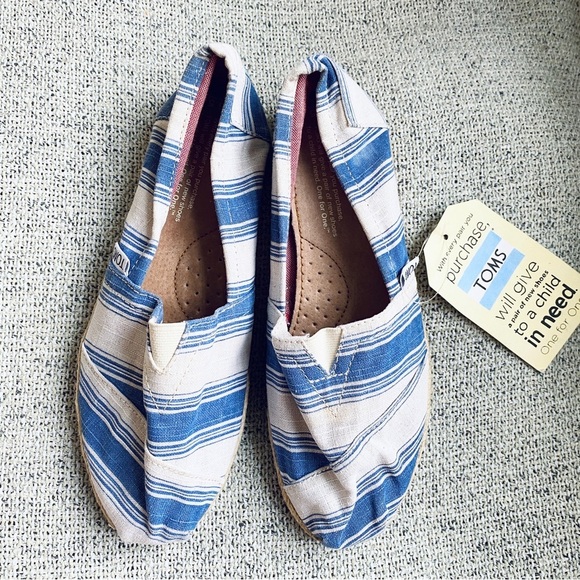 Toms Shoes - NEW Toms shoe